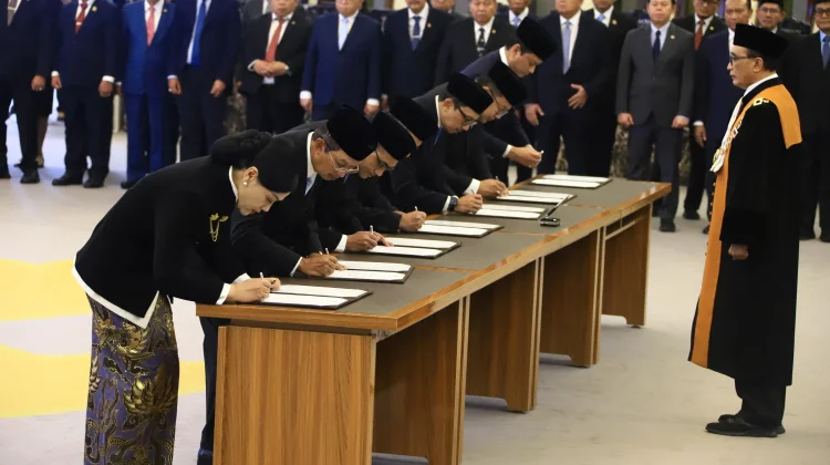 Resmi Dilantik, Ini Susunan Baru Pimpinan OJK 2026–2032