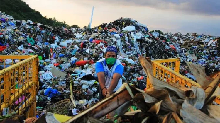 Armada Terbatas, Sampah Sumbawa Capai 200 Ton Perhari