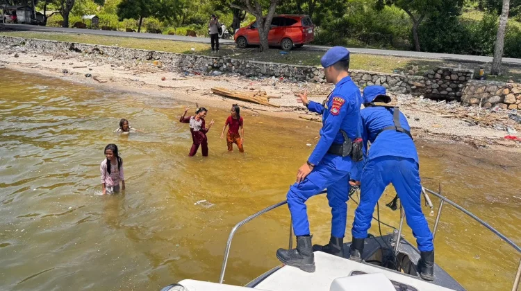 Libur Lebaran Ramai, Satpolairud Polres Bima Perketat Pengamanan di Pantai Kalaki