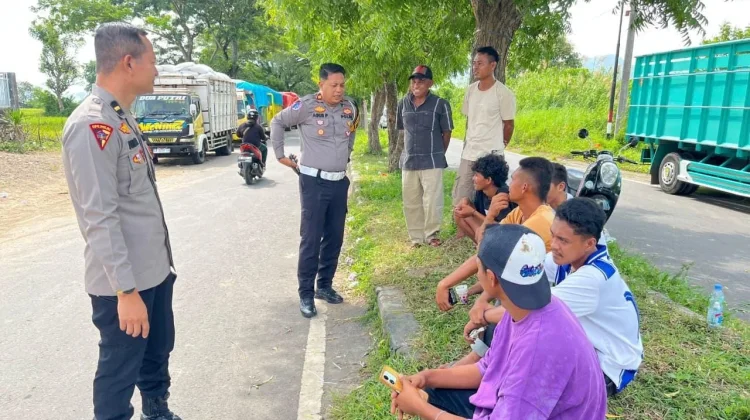 Sambangi Gudang Jagung, Polisi Ingatkan Sopir Waspada Gangguan Kamtibmas