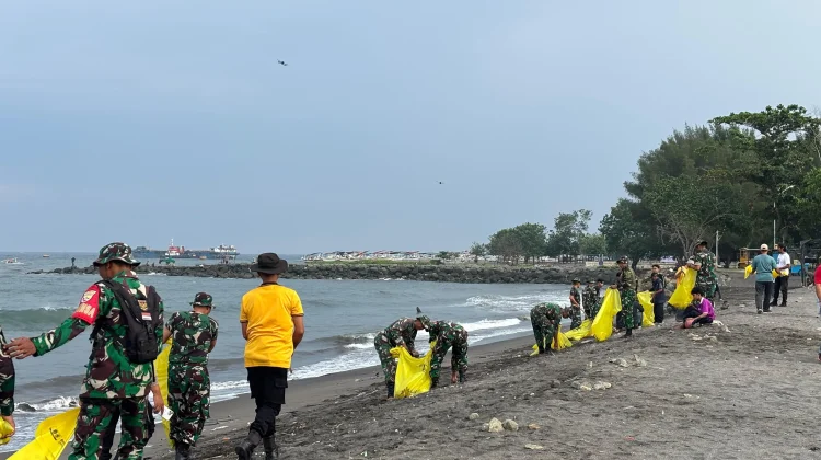 Ditpolairud Polda NTB Bersama Stakeholder Gelar Aksi Bersih Pantai di Loang Baloq