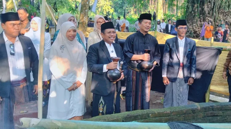 Senggigi Jadi Pusat Lebaran Topat yang Memikat Wisatawan Dunia