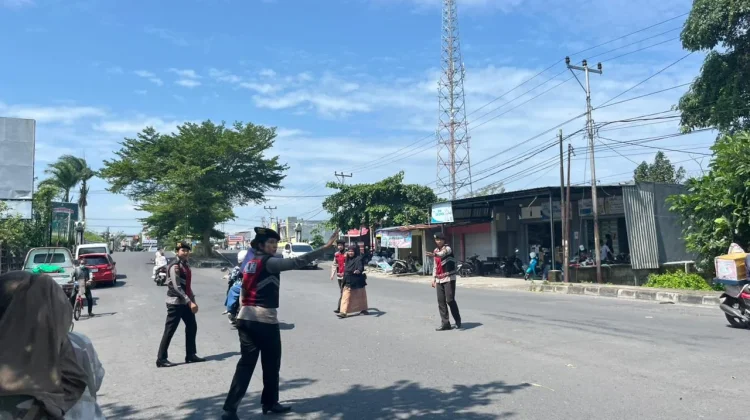 Pasca Lebaran, Polda NTB Atur Arus Lalu Lintas di Pasar Pagesangan