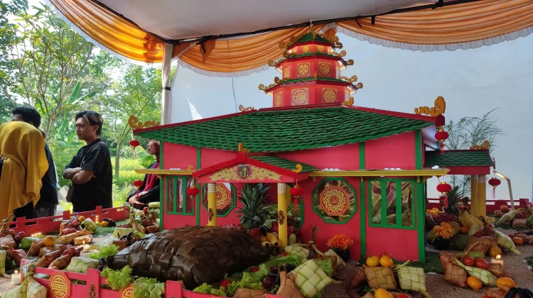 Lebaran Topat Satukan Warga Lintas Etnis di Ampenan