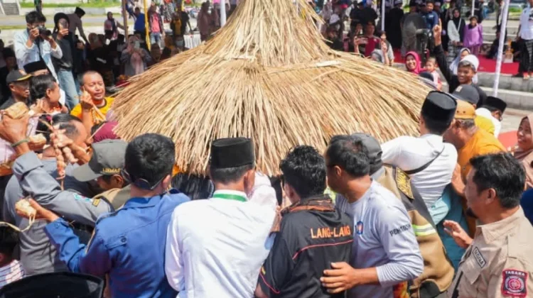 Rebutan Topat hingga Peresean, Loang Baloq Jadi Panggung Budaya Lebaran Topat