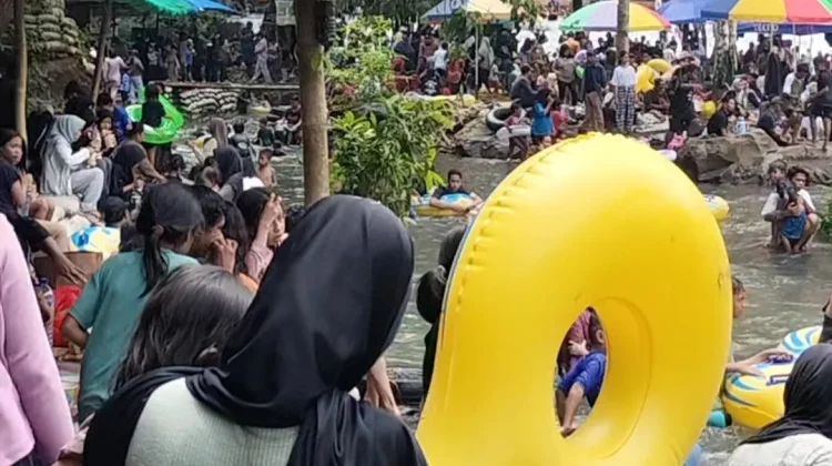 Lebaran Topat, Wisata Bawak Goak Sesaot Dipadati Pengunjung