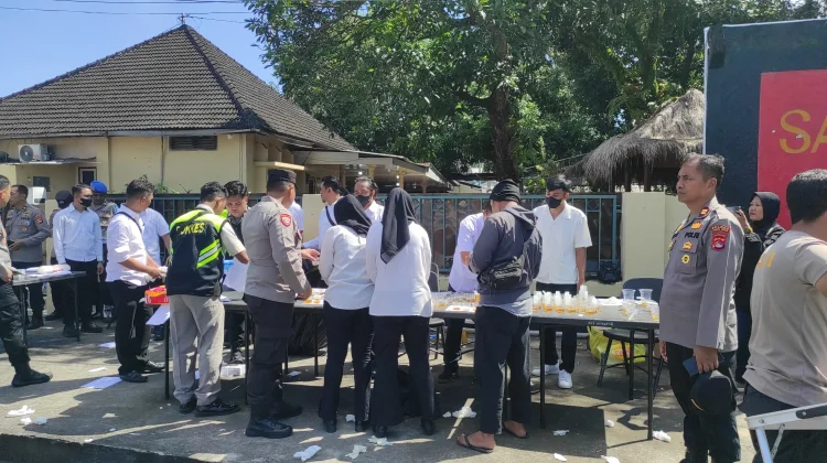 Polres Loteng Gelar Tes Urine Mendadak, 1.121 Personel Dipastikan Bebas Narkoba