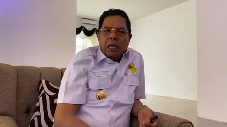 Bupati Lotim Berikan Hadiah Umrah bagi Warga Berdedikasi