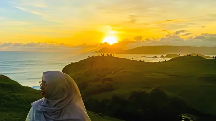 Melukis Senja di Bukit Merese, Menemukan Sudut Estetik di Pesisir Selatan Lombok