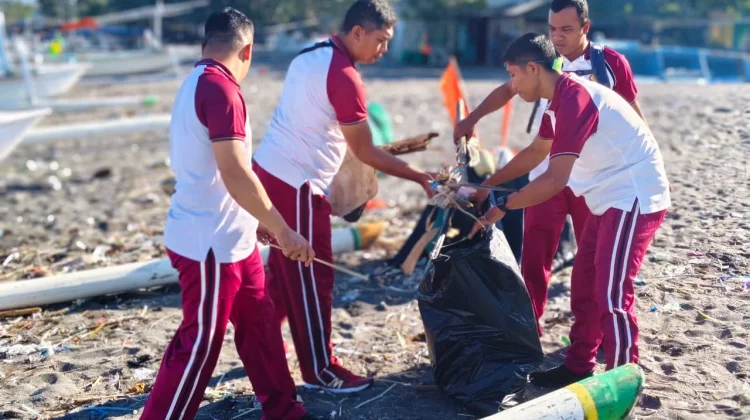 Menjaga Laut Biru dari Tepi Pantai Tanjung Karang