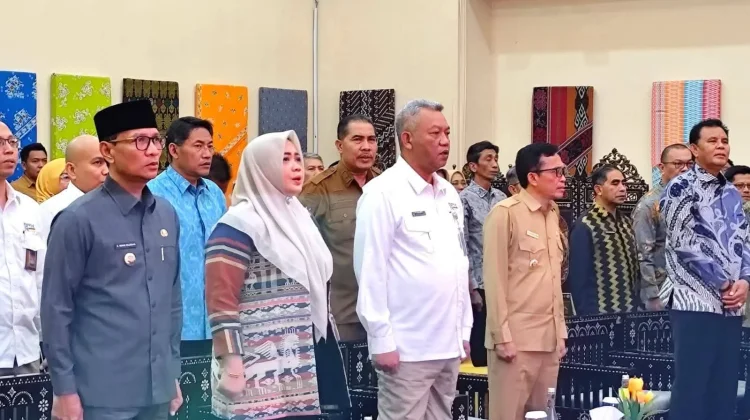 Tegaskan Komitmen Transparansi, Pemkab Loteng Serahkan LKPD 2025 Tepat Waktu