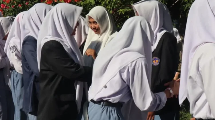 Hari Pertama Masuk Sekolah, SMKN 1 Kayangan Gelar Halalbihalal Penuh Kehangatan