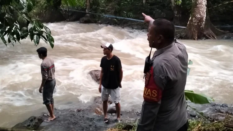 Tim Gabungan Cari Perempuan Asal Mataram Hanyut di Sungai Tibu Ijo Gunungsari