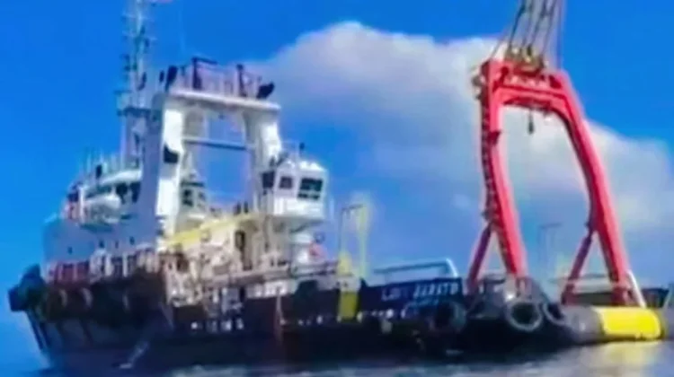 Kapal Tongkang di Teluk Cempi Disebut Bagian Studi Kelayakan PT STM