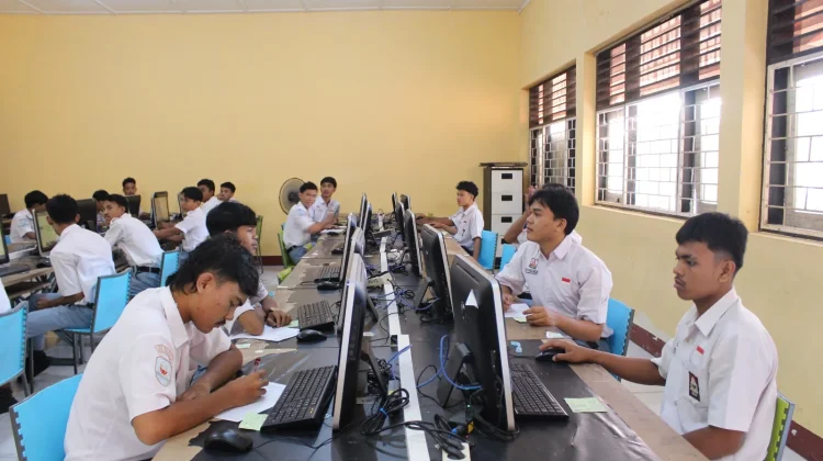 Hari Kedua USTI di SMKN Mataram Berjalan Lancar, Siswa Antusias Ikuti Ujian