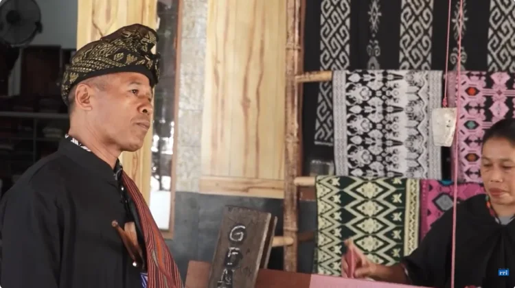 Proses Menenun Kain Sasak, Ketekunan Setiap Helai Benang