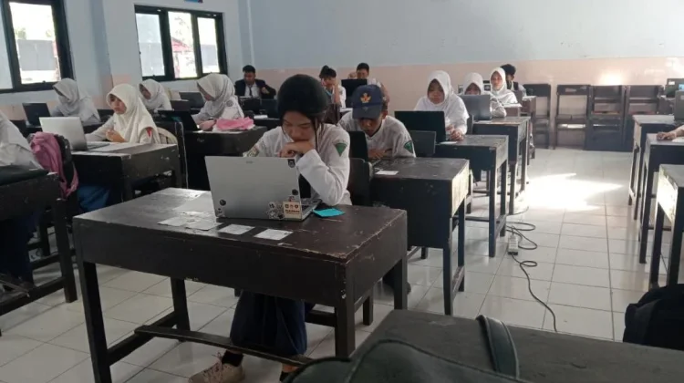 SMP di Loteng Mulai TKA, Siswa Nonpeserta Belajar dari Rumah