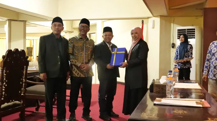 Transparansi Pemerintah Lobar Diuji dalam Forum Paripurna