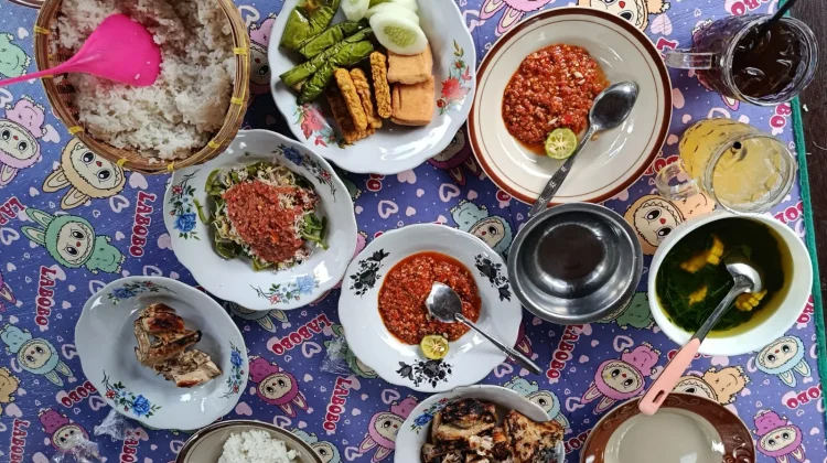 Ayam Bakar Kampung Bu Lian, Sensasi Pedas Gurih Khas Sasak di Kawasan Mandalika