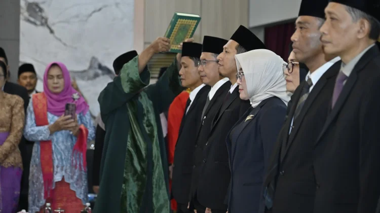 Gubernur Iqbal Lantik Kakaknya Jadi Wadir RSUD NTB, Ini Alasannya