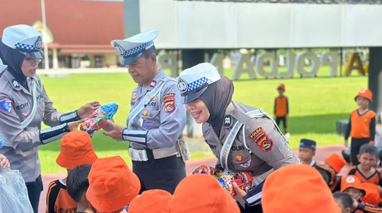 Tanamkan Keselamatan sejak Dini, Ditlantas Polda NTB Edukasi Siswa SD