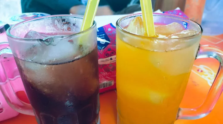 Waspadai Dampak Minum Air Dingin setelah Makan