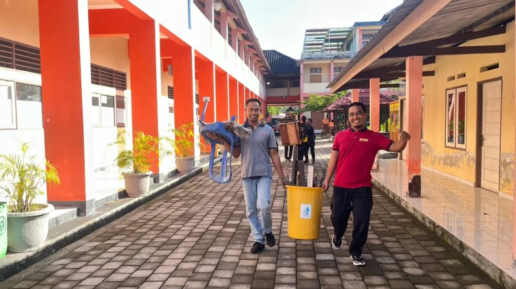 Gotong Royong TENDIK SMKN 3 Mataram Ciptakan Lingkungan Nyaman jelang UKK