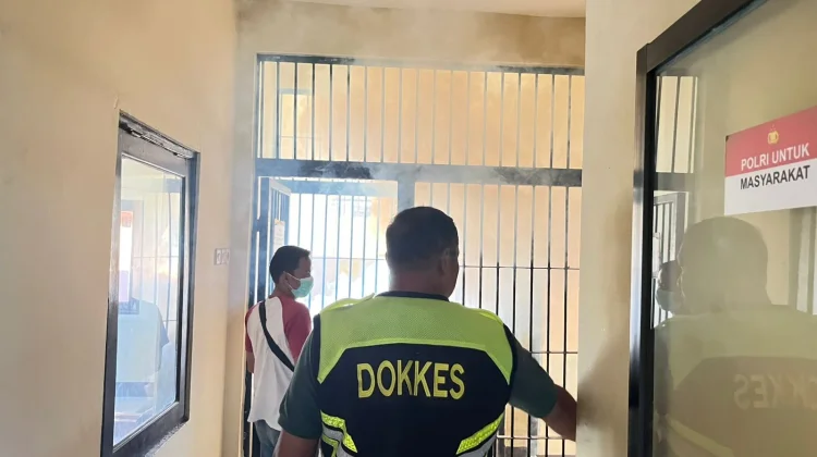 Cegah DBD, Biddokkes Polda NTB Fogging Mako dan Asrama Polsek di Lombok Utara