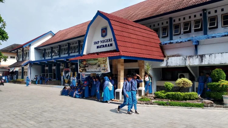 Kantin Sehat dan Target Nasional, SMPN 15 Mataram Perkuat Program PJAS Aman