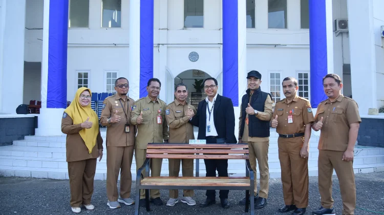 Pemkot Bima Terikma CRS Kursi Taman dari BNI Cabang Bima