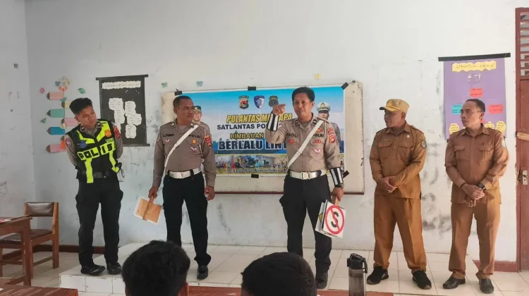 Satlantas Polres Bima Edukasi Pelajar SMP Soal Keselamatan di Jalan Raya