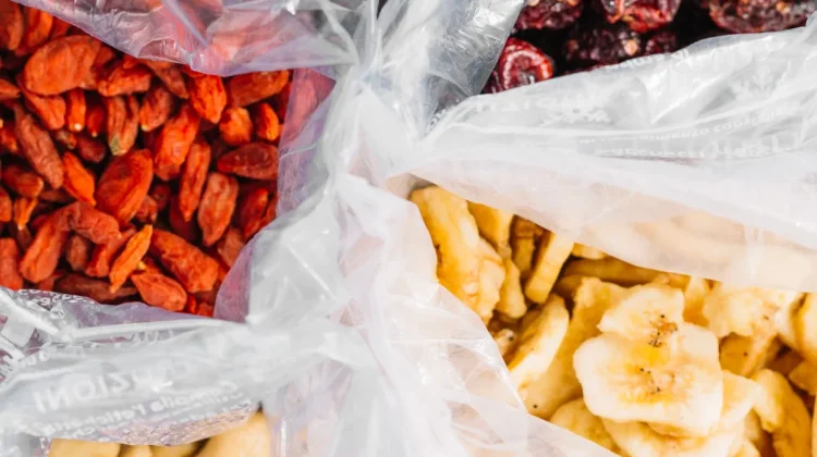 Plastik Tak Lagi Gratis? Pedagang di Pasar Kebon Roek Mataram Mulai "Irit" Plastik