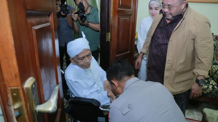 Hangat di Qamarul Huda Bagu,Kapolda NTB Temani Legislator DPR RI Temui Ulama Kharis
