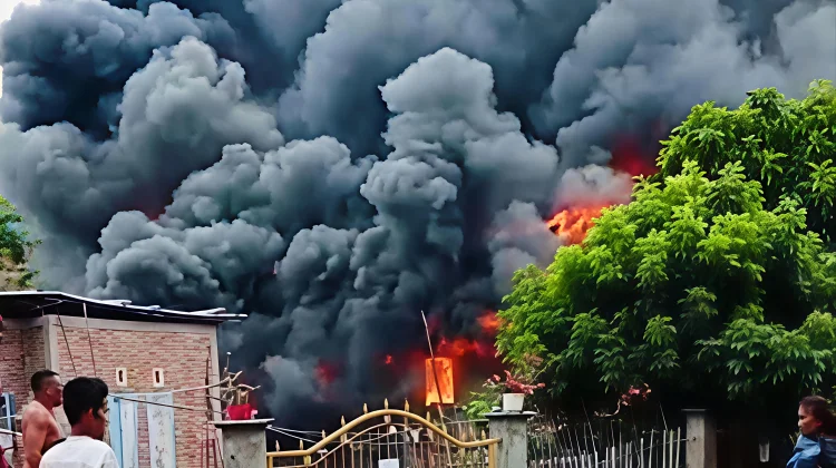 Kebakaran Hebat Melanda Rumah Warga di Bima