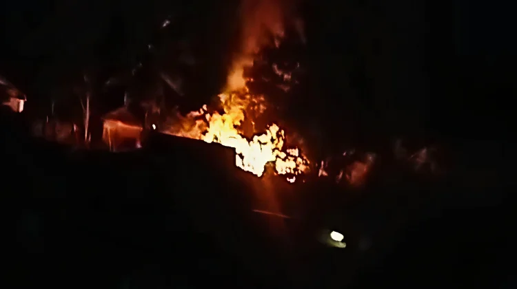 Rumah Panggung di Lambu Bima Hangus Terbakar