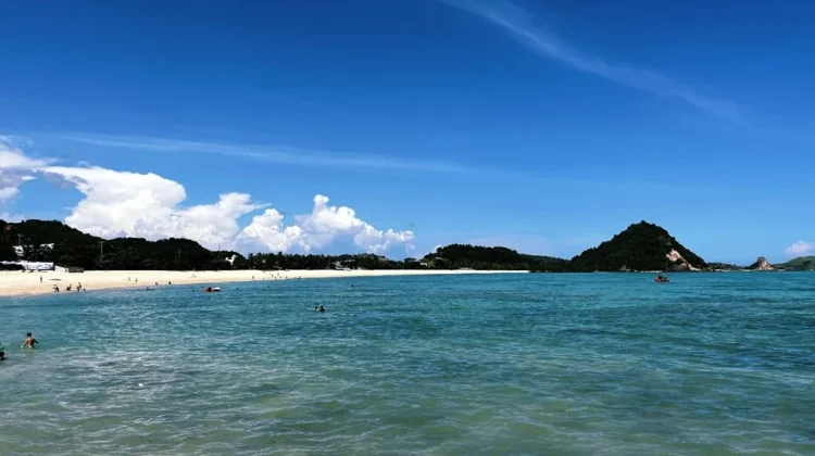 Eksplor Pantai Kuta dan Tanjung Aan