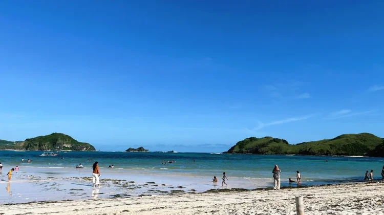 Eksplor Pantai Kuta dan Tanjung Aan