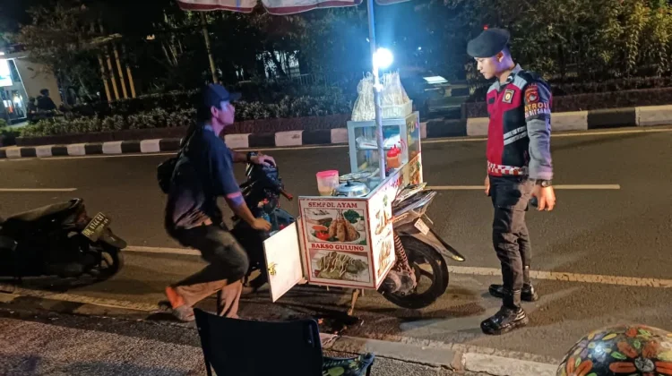 Patroli Kota Presisi Hadir di Taman Sangkareang, Polisi Sapa Warga dan Pelaku UMKM