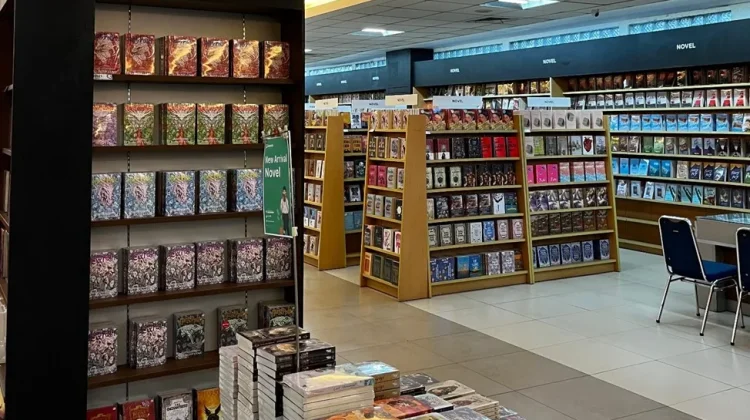 Akhir Pekan Santai Sambil Membaca Buku