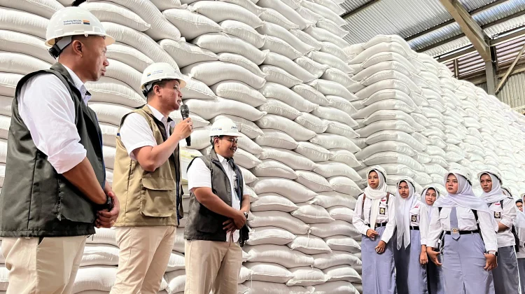 Kenalkan Dunia Pangan, Bulog NTB Dorong Siswa SMK Siap Jadi Pelaku Masa Depan