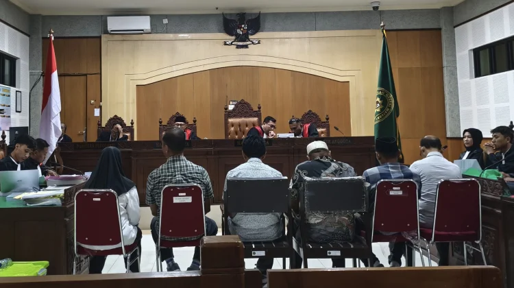 Enam Terdakwa Korupsi Chromebook Lombok Timur Dituntut hingga 8 Tahun Penjara