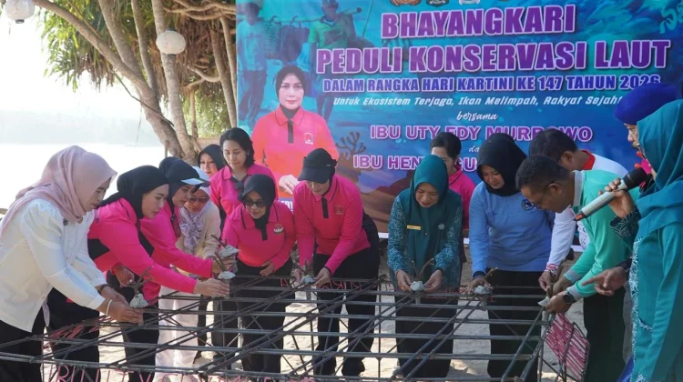 Jaga Laut dari Pesisir, Bhayangkari NTB Perluas Gerakan Penanaman Terumbu Karang