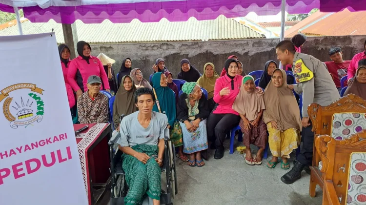 Ketua Yayasan Kemala Bhayangkari Daerah NTB Gelar Baksos di Lombok Timur