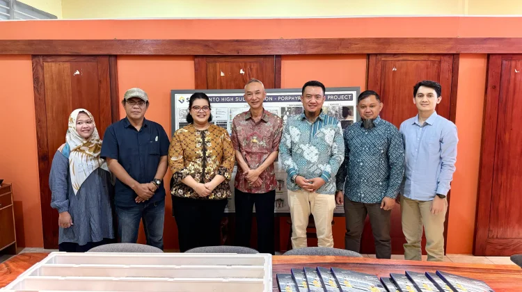 STM Serahkan Core Sample Deposit Onto ke UMMAT untuk Dukung Studi Geologi