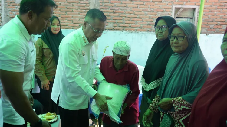 Wali Kota Bima Salurkan Bantuan Cadangan Pangan Pemerintah di Kolo