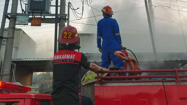 Kebakaran Kabel Listrik di Suralaga, Berhasil Dipadamkan Damkarmat Lotim