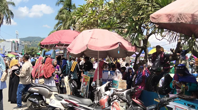 Berkah Festival Rimpu Mantika, Pedagang Kecil Raup Rezeki
