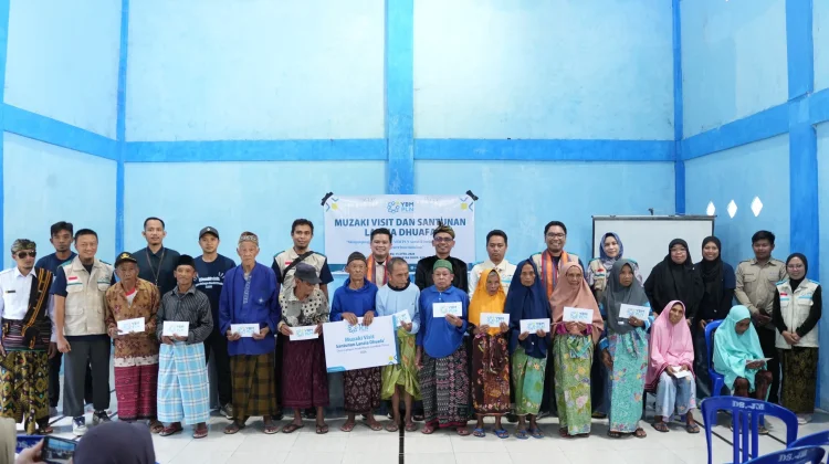 Semangat Kartini, PLN NTB Salurkan Santunan untuk 15 Lansia Dhuafa di Lombok Timur