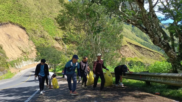 Peduli Lingkungan, Sembalun Gencarkan Aksi Bersih Lingkungan
