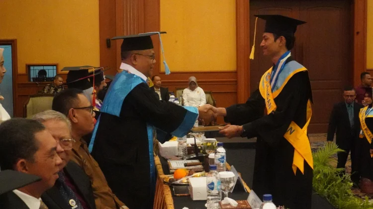 UNDIKMA Wisuda 362 Lulusan Sekaligus Kukuhkan Guru Besar Pendidikan Kimia